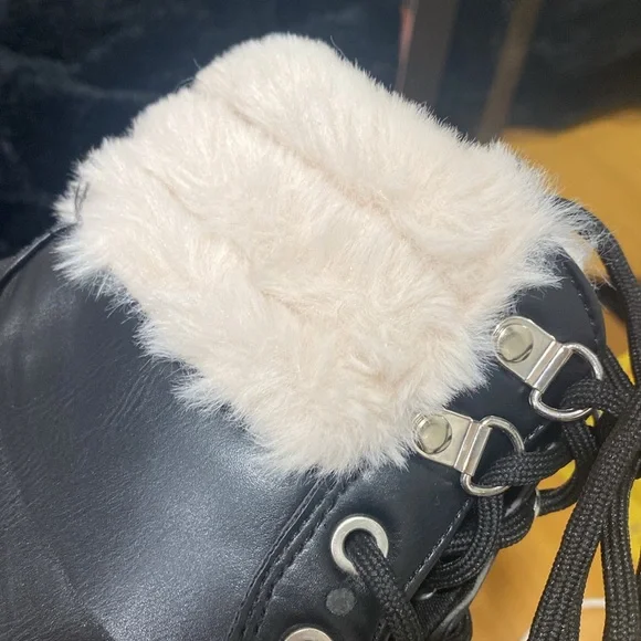 Boots with the fur! Platform “combat “ boots size 8 EUC - Picture 15 of 16